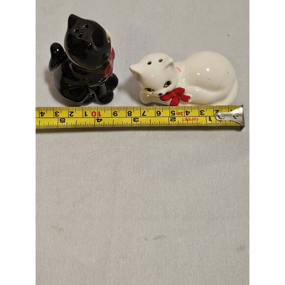 Vintage Salt and Pepper Shakers - Takahashi Black and White Kitties - Picture 8 of 8